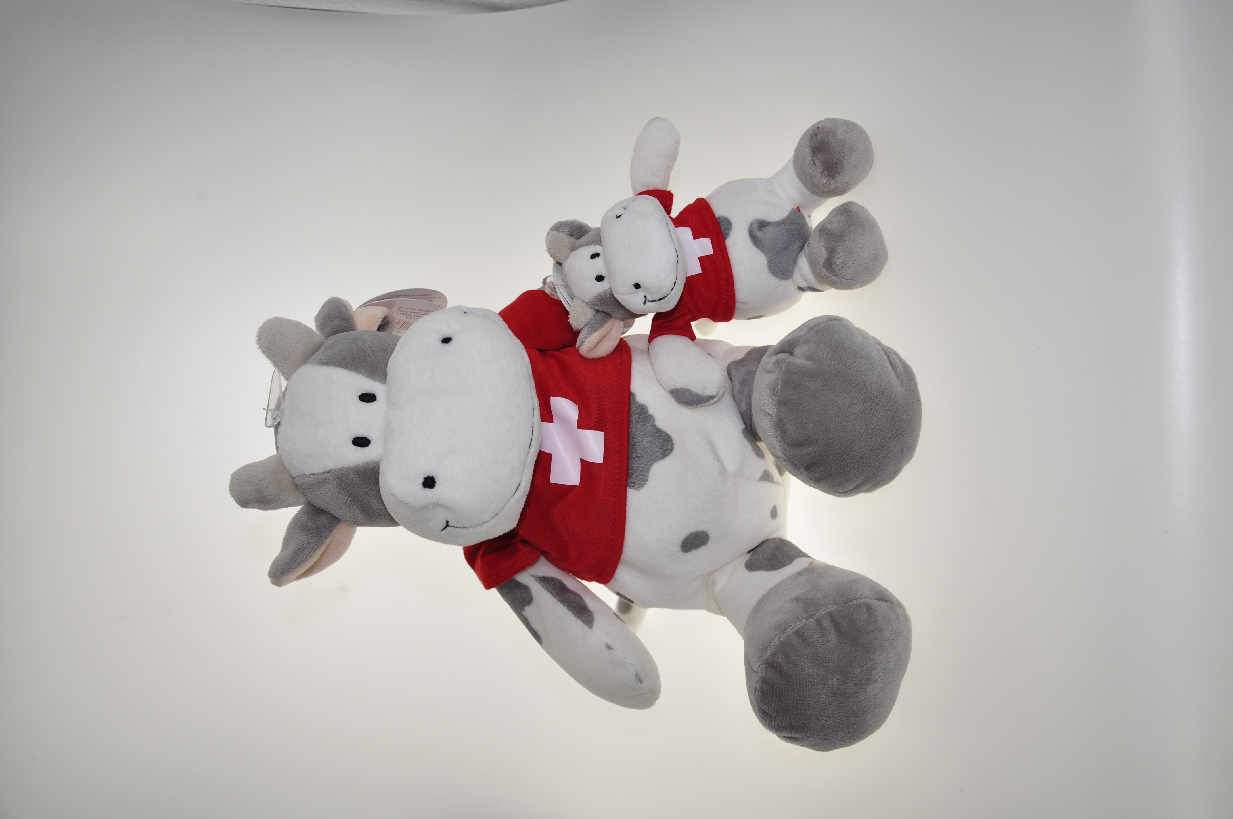 peluche vache assise t-shirt CROIX SUISSE  30cm